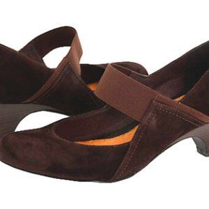 Clarks Women's SHIRE TOWN  Artisan Brown Suede Shoes Sz 10M